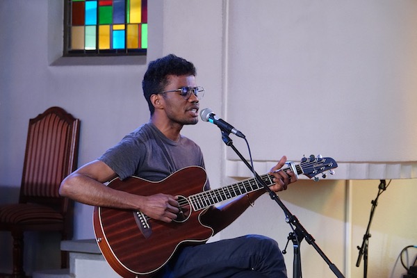 Stève, guitare et chant